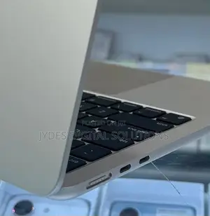 Apple MacBook Air 2022 M2 16GB RAM 256GB SSD