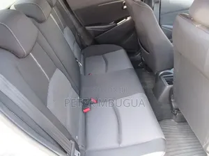 Mazda Demio 2019 Nyeupe