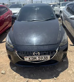 Mazda Demio 2015 Nyeusi