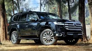 Toyota Land Cruiser 3.3 Diesel 4WD 2022 Nyeusi