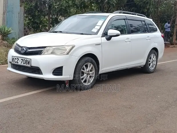 Toyota Corolla Fielder Hybrid 2013 White - 1