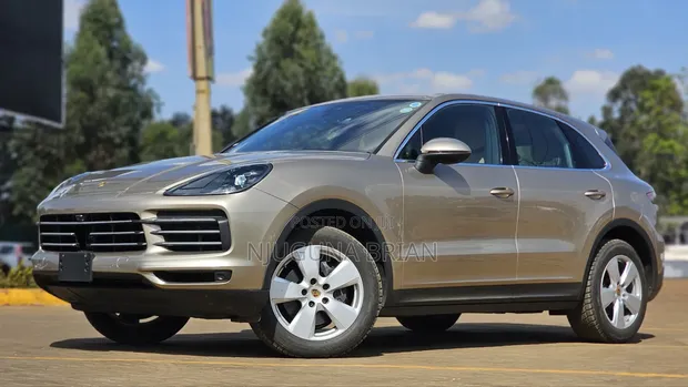 Porsche Cayenne Base AWD 2019 Gold - 1