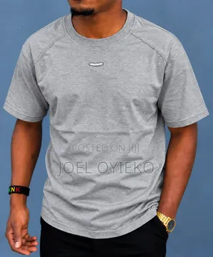 T-Shirts za Round Neck Zenye Ubora