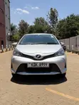 Toyota Vitz 1.3 FWD 5dr 2015 Silver - 4