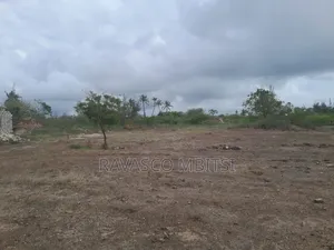 Ekari 2 za Ardhi Zinauzwa Tezo, Kilifi, Km 1 kutoka Bahari
