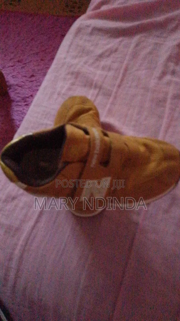 Used New Balance Boys' Shoes Size 28 - 1