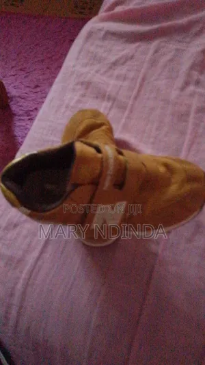 Used New Balance Boys' Shoes Size 28