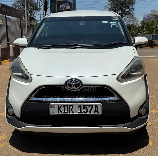 Toyota Sienta 1.5 FWD (6-Seater) 2017 White - 1