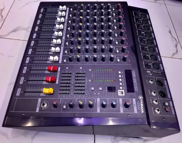 Yamaha PMX-802u Powered Mixer - 1