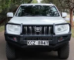 Toyota Land Cruiser Prado 2012 Nyeupe