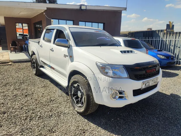 Toyota Hilux 3.0 D-4D 4x4 Double Cabin Pickup 2012 - 1