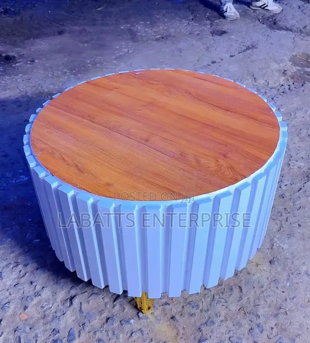 Elegant Round Coffee Table - Contemporary Luxury - 1