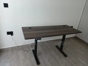 Boss Office Products Electric Height Adjustable Desk