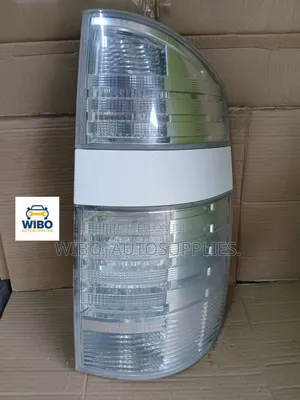Taa za Nyuma za Toyota Voxy AZR60 2003-2006 (Zilizotumika)
