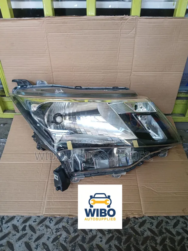 Mataa ya Toyota Tank 2016-2018 Yasiyo Xenon (Yatumika) - 1