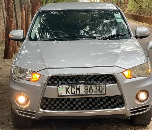 Mitsubishi Outlander 2010 Silver - 1