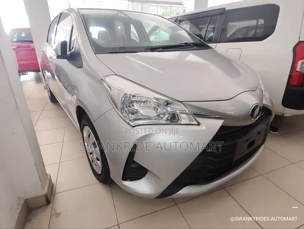 Toyota Vitz 1.0 FWD 5dr 2019 Silver - 1