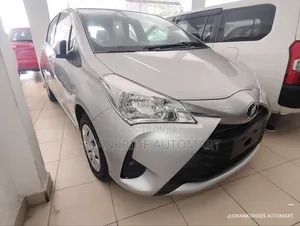 Toyota Vitz 1.0 FWD 5dr 2019 Silver