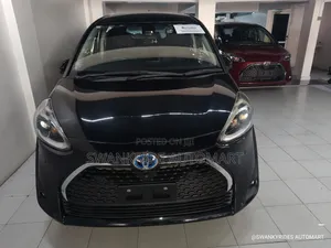 Toyota Sienta Hybrid 2019 Nyeusi