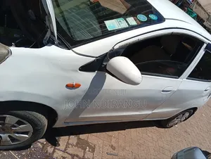 Daihatsu Mira 2011 Nyeupe