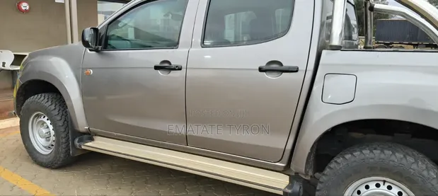 Isuzu D-MAX 2014 Double Cab Pickup - 1