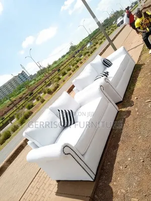 Kiti cha Loveseat Nyeupe cha Chesterfield cha Lyx (2-Seater)