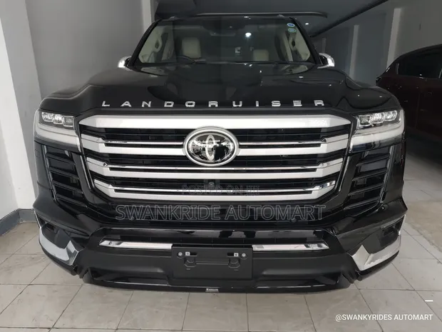 Toyota Land Cruiser LC300 2022 Nyeusi - 1