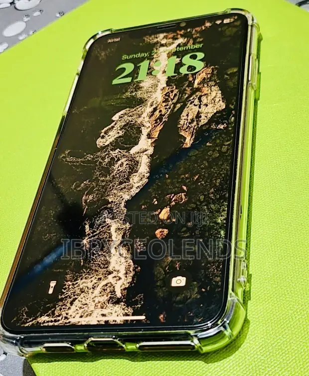 Apple iPhone XS Max 256GB Black with AirPods 3 & Cases - 1