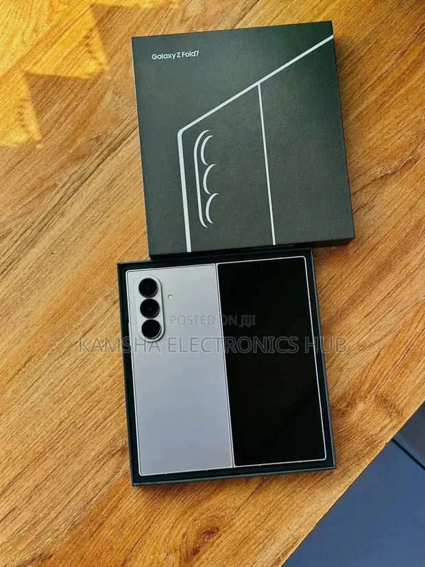 Samsung Galaxy Z Fold7 256GB Silver - 1