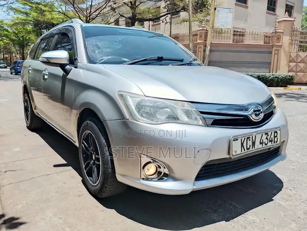 Toyota Corolla Fielder 1.5 Petrol FWD 2013 Silver - 1