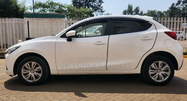 Mazda Demio 2018 Pearl - 1