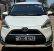 Toyota Sienta 2017 Ivory - 1