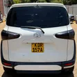 Toyota Sienta 2017 Ivory - 2