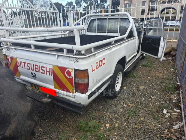 Mitsubishi L200 1994 White - 1