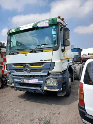 Mercedes-Benz Actros 3340 DTD 2013 Nyeupe