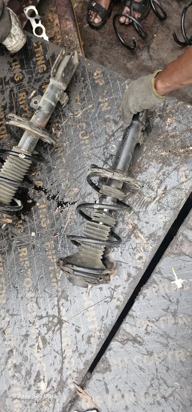 Toyota Noah Complete Shocks (Used) - 1