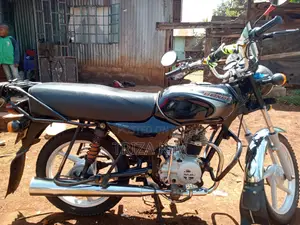 Bajaj Boxer 100 2022 Nyeusi
