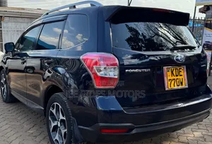 Subaru Forester 2014 Rangi ya Burgundy