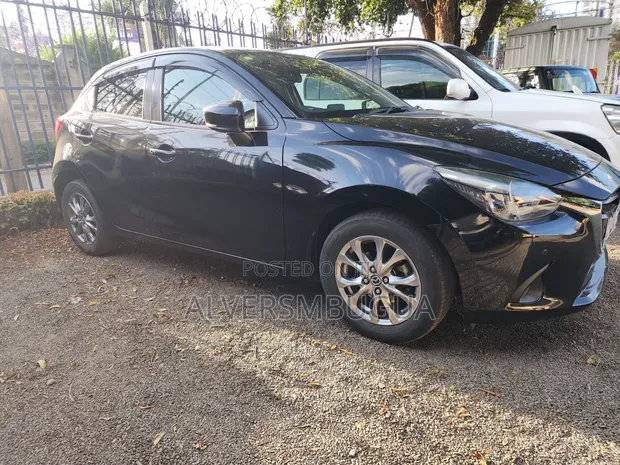Mazda Demio 2019 Nyeusi - 1