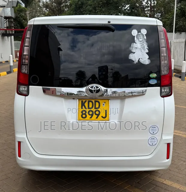 Toyota Noah 2014 Pearl - 1