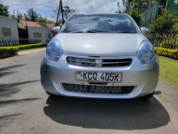 Toyota Passo 2010 Nyeupe - 1