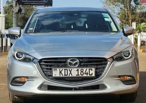 Mazda Axela 2018 Nyeupe