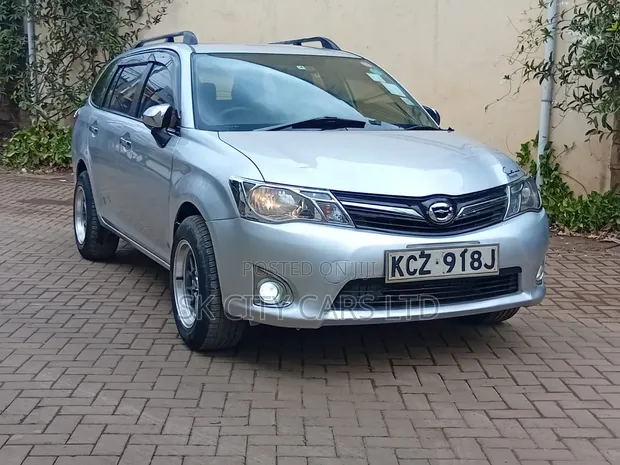 Toyota Corolla Fielder 1.5 Petrol FWD 2013 Silver - 1
