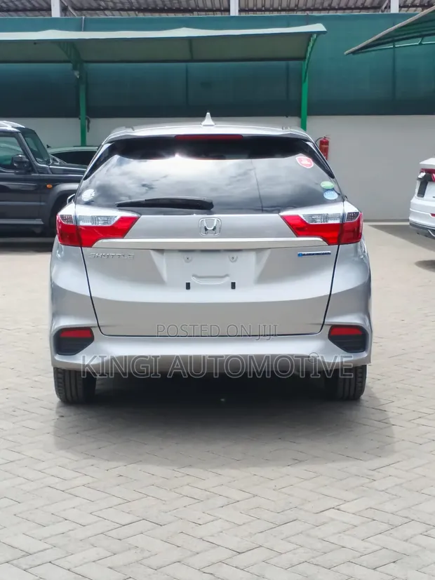 Honda Fit Shuttle 1.5 Hybrid 2WD 2020 Silver - 1