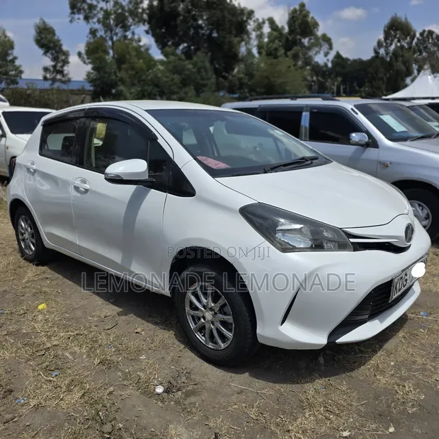 Toyota Vitz 1.3 FWD 5dr 2015 White - 1