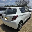 Toyota Vitz 1.3 FWD 5dr 2015 Nyeupe - 3