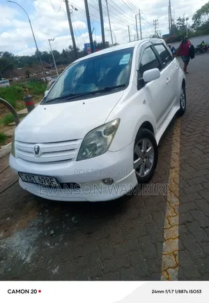 Toyota IST 2005 Nyeupe