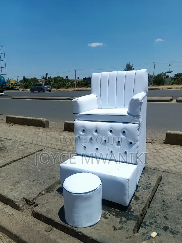 Space-Saving Single Pedicure Seat - Cost-Friendly - 1