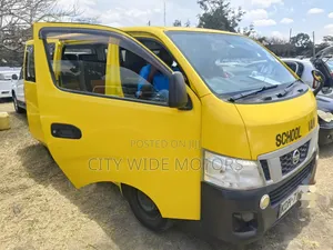 Nissan Caravan (Urvan) NV350 2014 Yellow