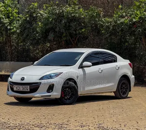 Mazda Axela 2013 Nyeupe
